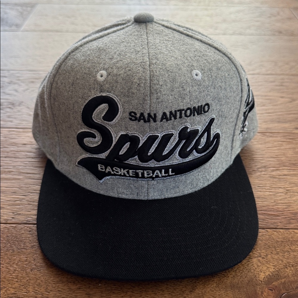 NWOT Mitchell & Ness Hardwood Classics San Antonio Spurs Hat